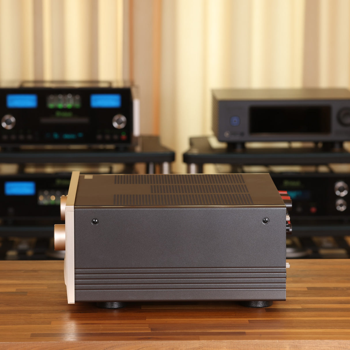 Accuphase E-700 Class A Vollverstärker (Gebraucht)