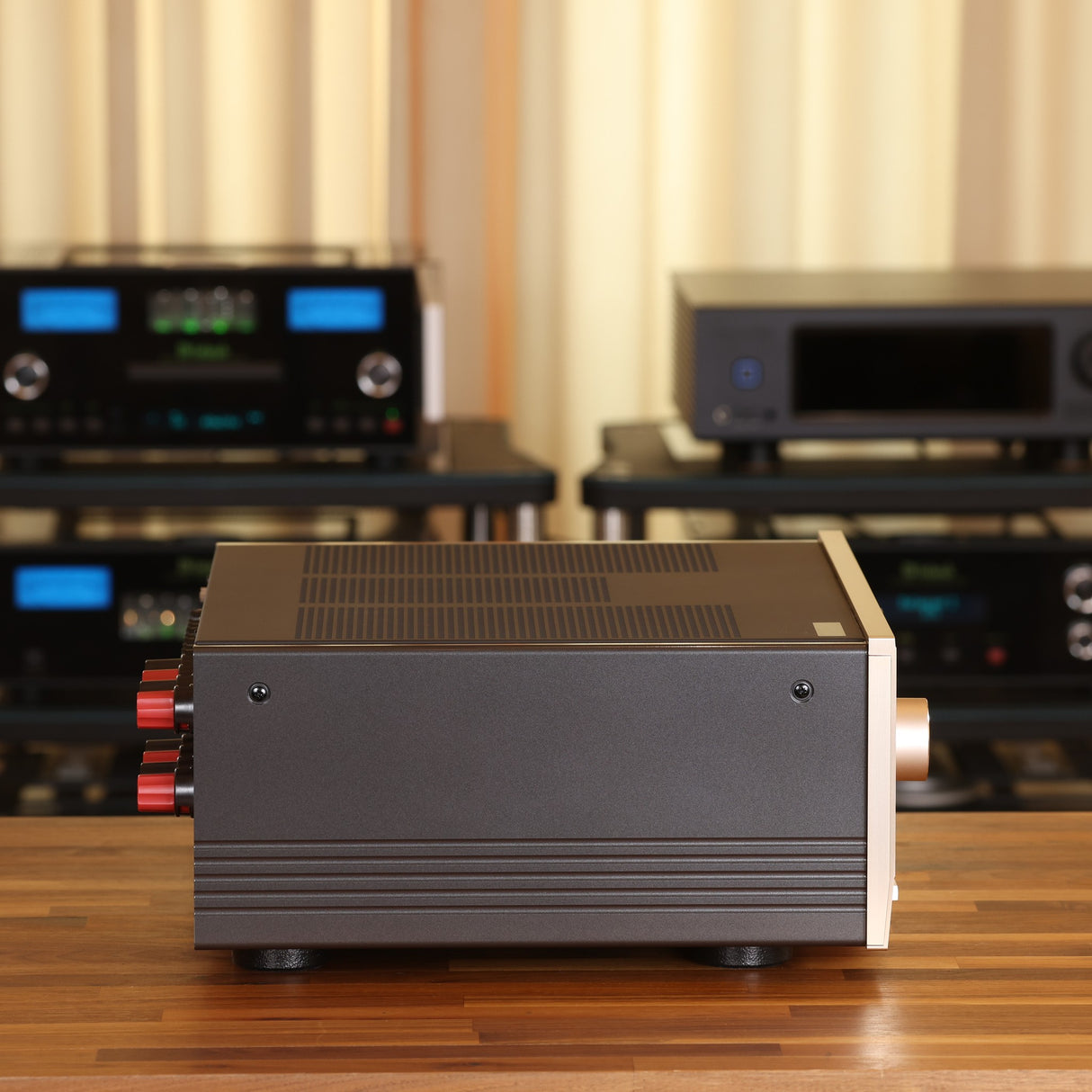 Accuphase E-700 Class A Vollverstärker (Gebraucht)