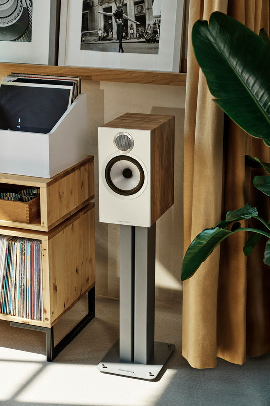 Bowers & Wilkins 606 S3 Kompaktlautsprecher auf Standfuß