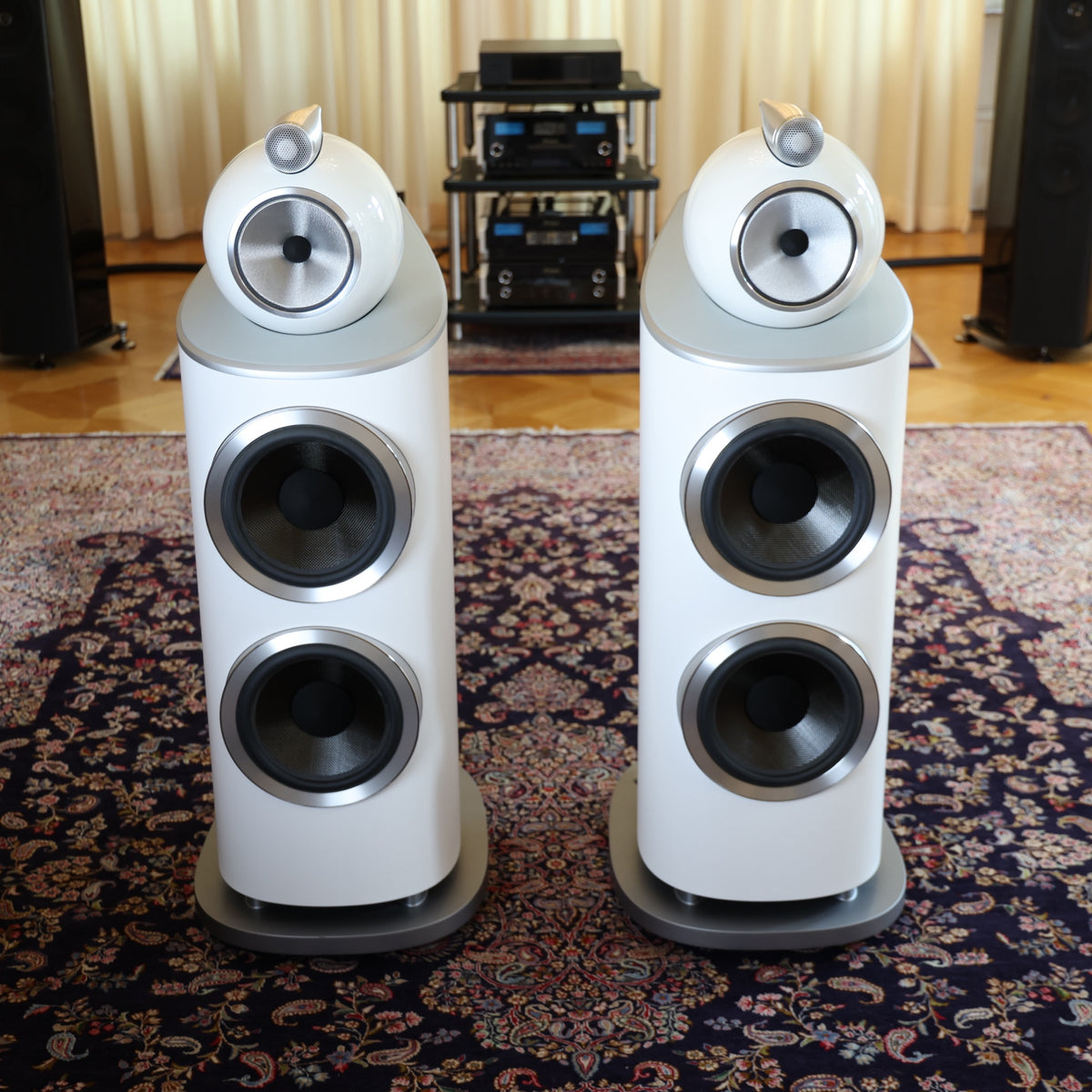 Bowers & Wilkins 801 D4 Standlautsprecher Weiß Gebraucht, Paar – Frontansicht
