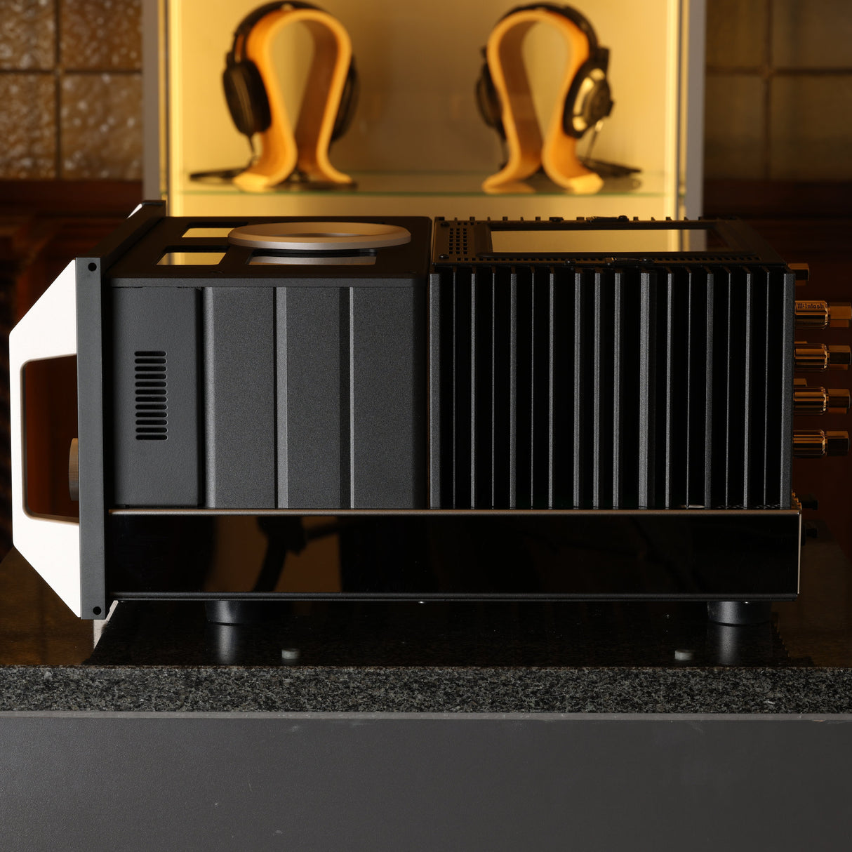 McIntosh MA12000 – Hybrid Vollverstärker (Vorführware)