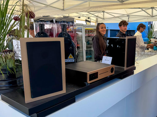 Lautsprecher auf einem Messestand