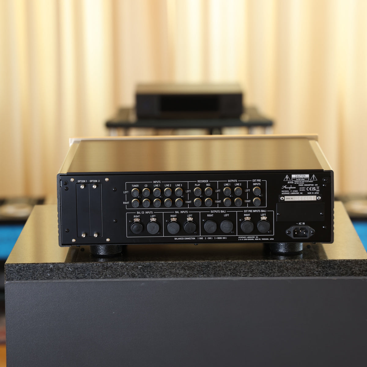 Accuphase C-2300 Vorverstärker Gebraucht – Rückseite mit Anschlüssen