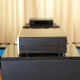 Accuphase C-2300 Vorverstärker Gebraucht – rechte Seite