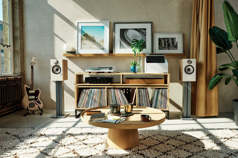 Bowers & Wilkins 606 S3 Kompaktlautsprecher in einem Wohnraum