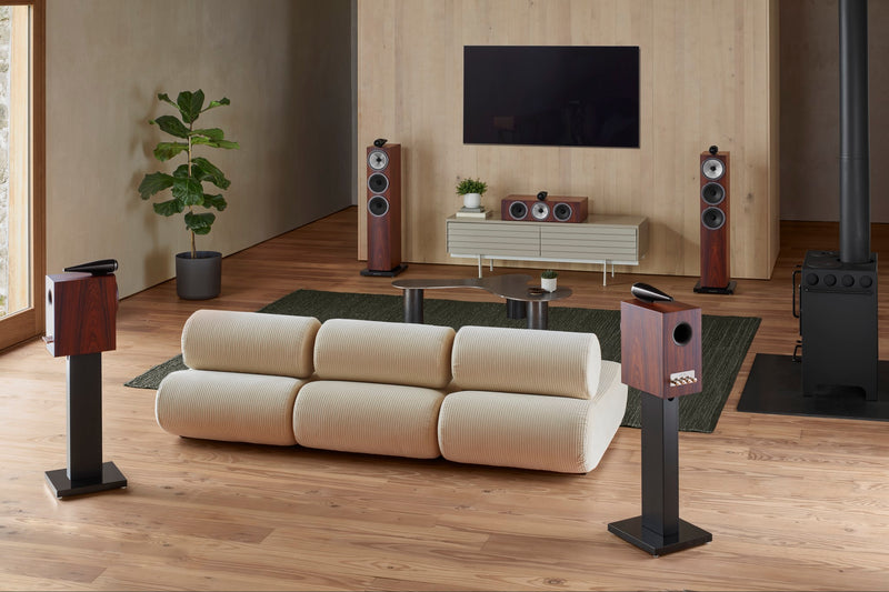 Bowers & Wilkins 703 S3 Standlautsprecher in Mocha, im Wohnraum