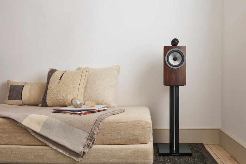 Bowers & Wilkins 705 S3 Kompaktlautsprecher in Mocha, im Wohnraum