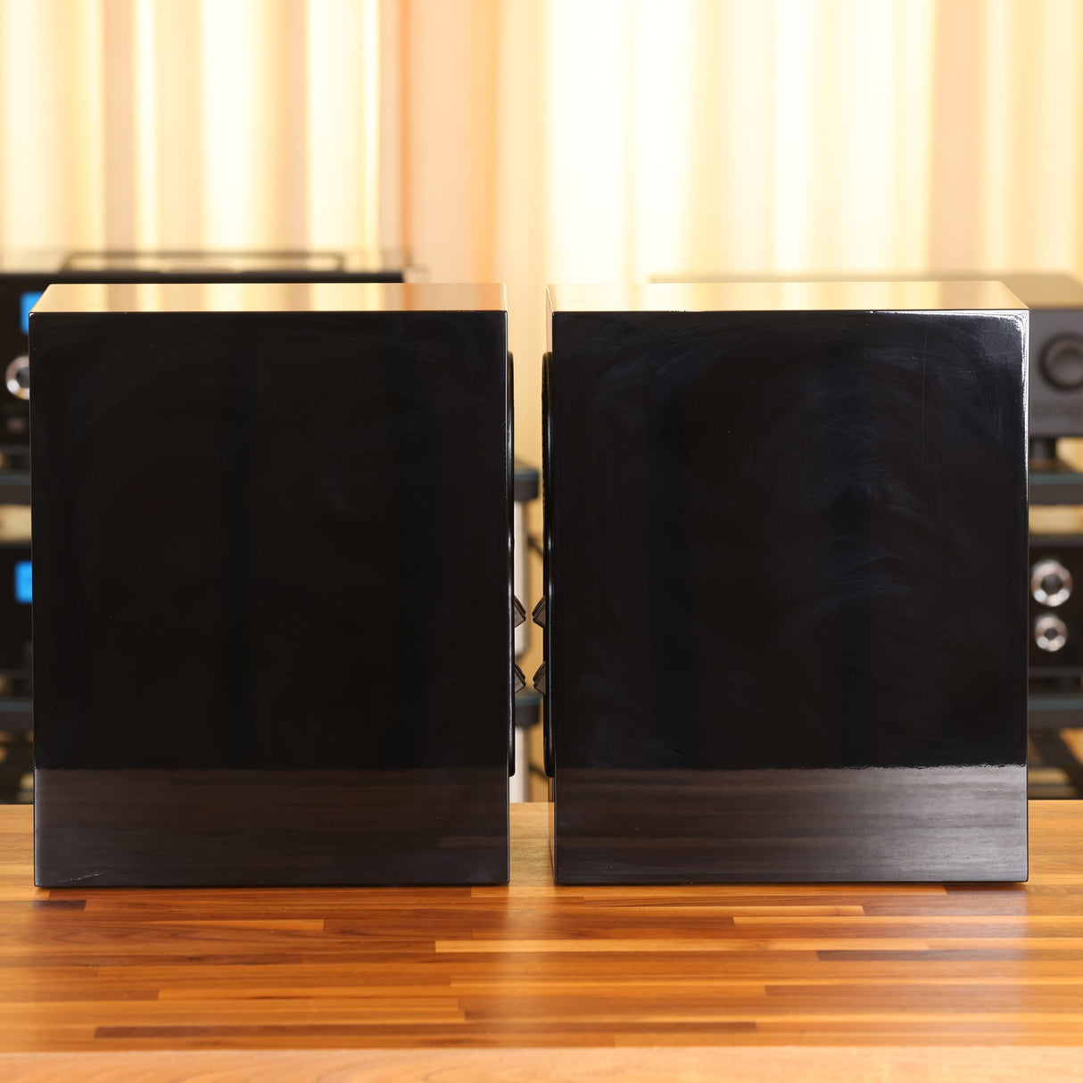 Bowers & Wilkins 706 S2 Regallautsprecher Hochglanz Schwarz (Gebraucht, Paar)