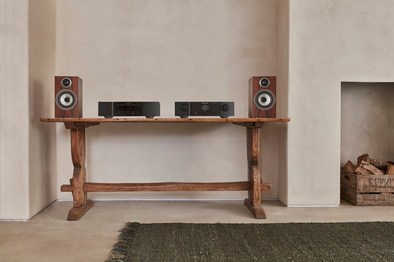 Bowers & Wilkins 707 S3 Kompaktlautsprecher in Mocha, im Wohnraum