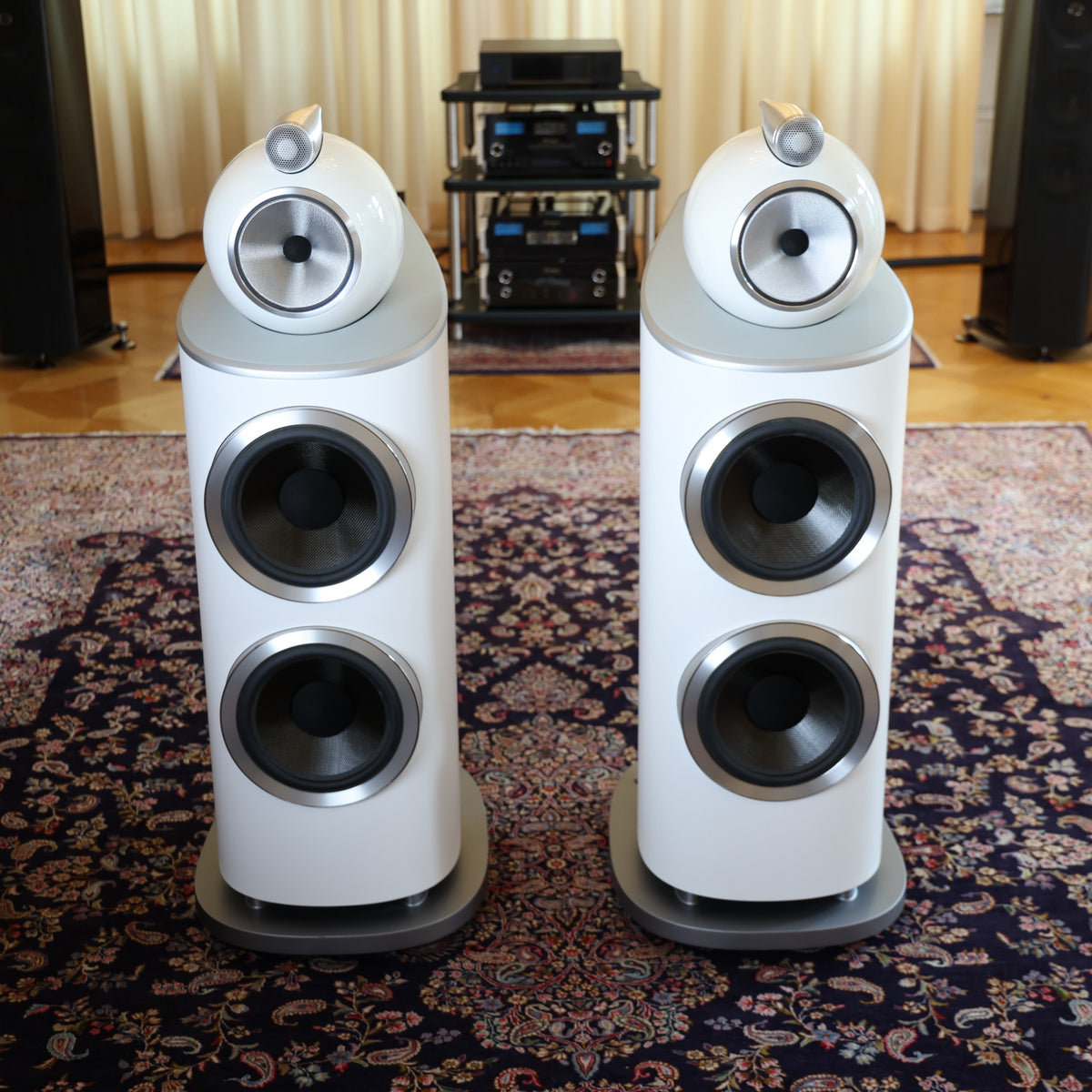 Bowers & Wilkins 801 D4 Standlautsprecher Weiß Gebraucht, Paar – Frontansicht