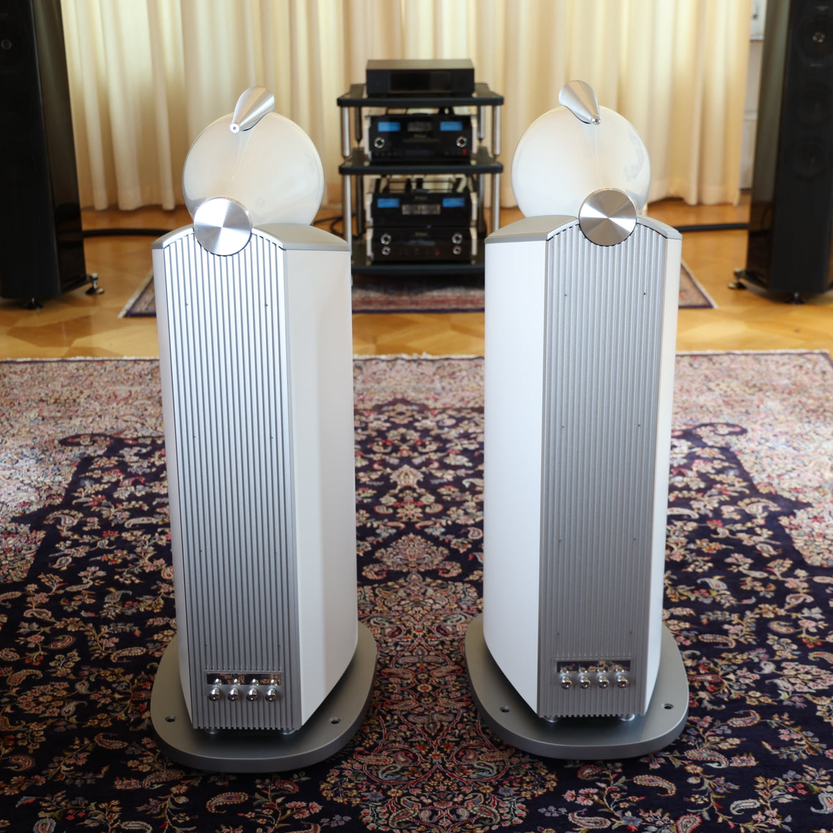 Bowers & Wilkins 801 D4 Standlautsprecher Weiß Gebraucht, Paar – Rückseite mit Anschlussterminal