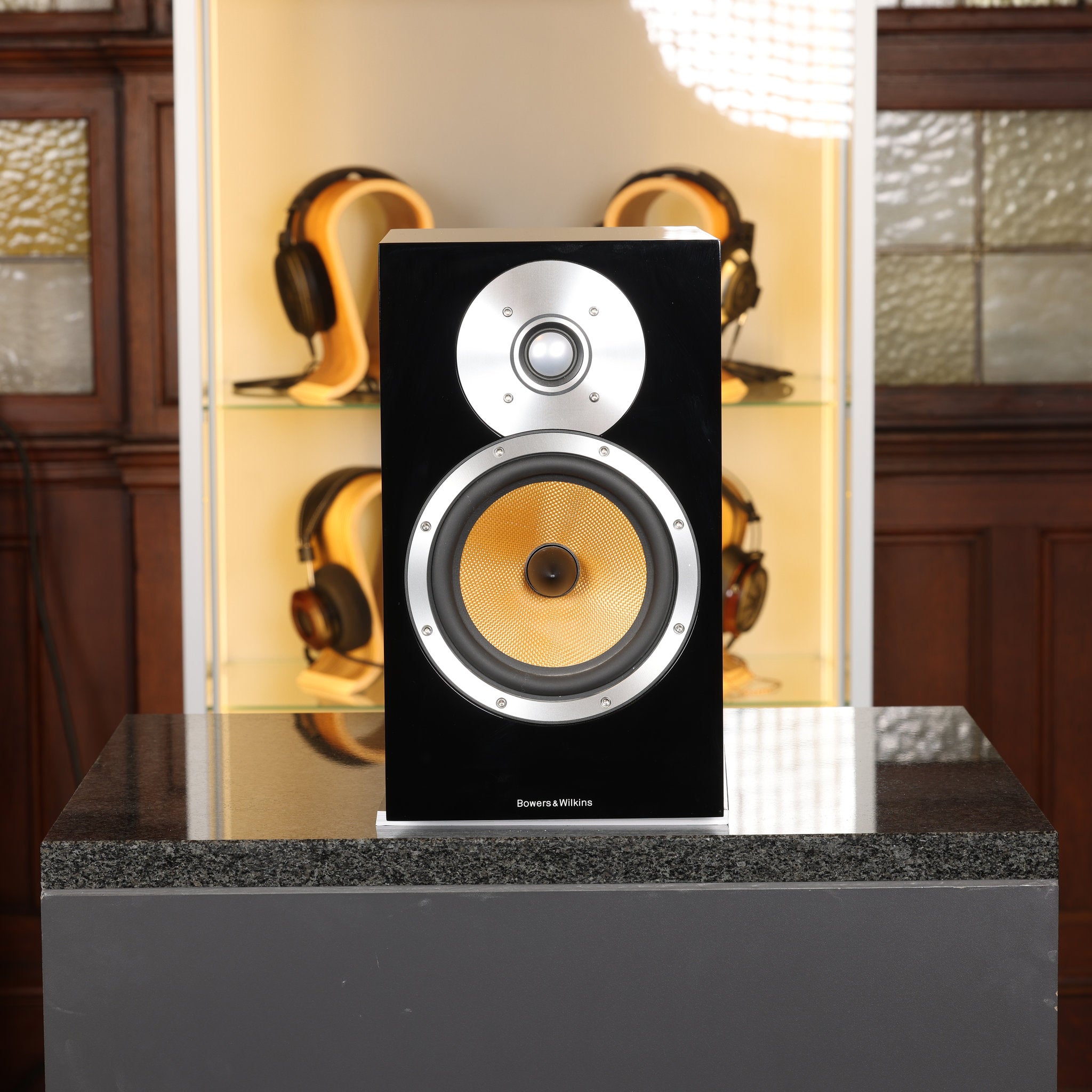 B&W CM5 @ HIFI Linzbach