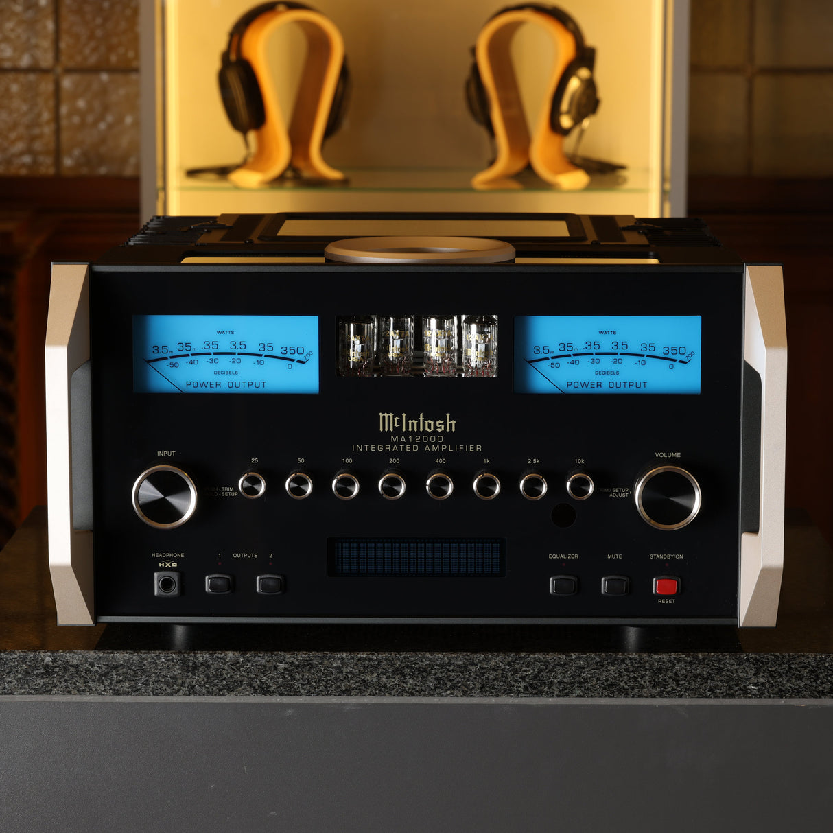 McIntosh MA12000 – Hybrid Vollverstärker (Vorführware)
