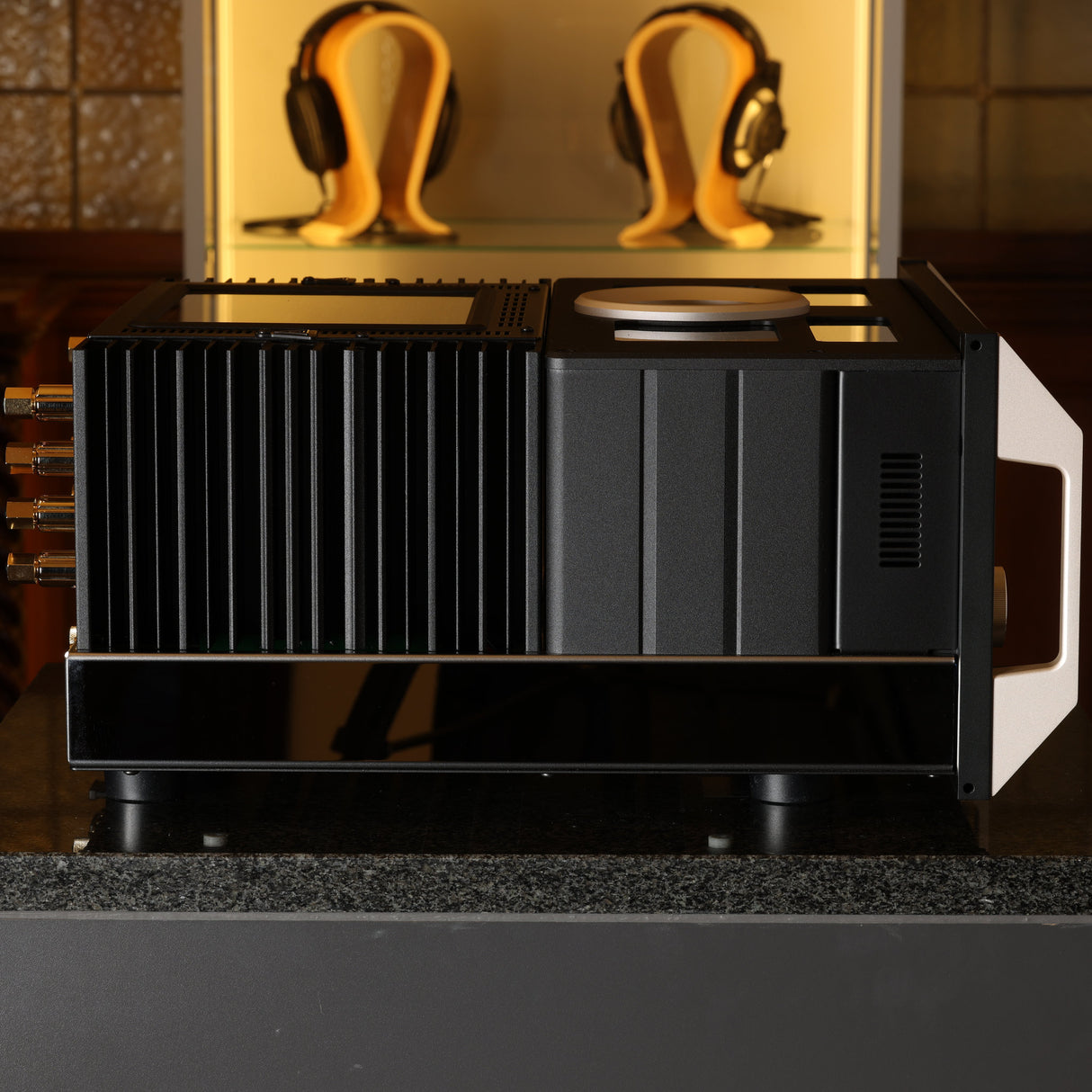 McIntosh MA12000 – Hybrid Vollverstärker (Vorführware)