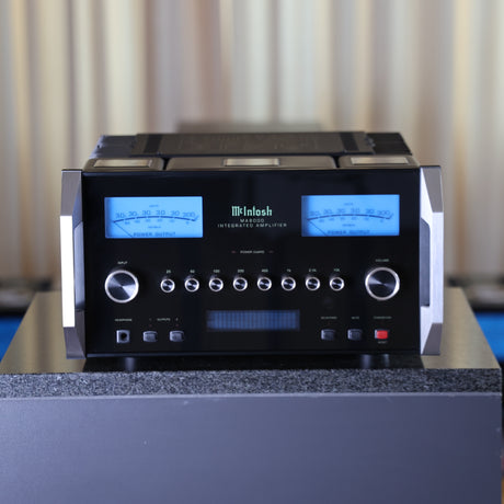 McIntosh MA8000 AC Vollverstärker Gebraucht – Frontansicht