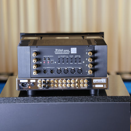 McIntosh MA8000 AC Vollverstärker Gebraucht – Rückseite mit Anschlüssen