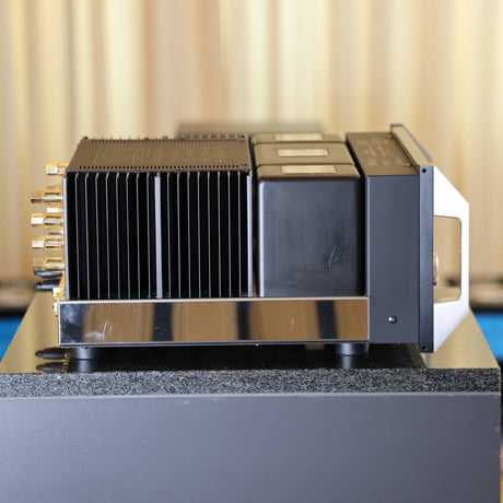 McIntosh MA8000 AC Vollverstärker Gebraucht – linke Seite