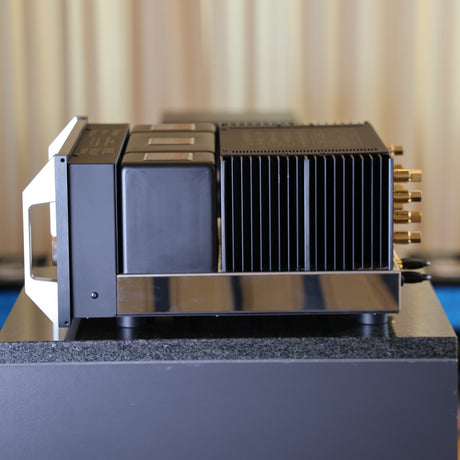 McIntosh MA8000 AC Vollverstärker Gebraucht – rechte Seite