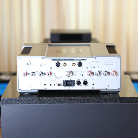 T+A A 3000 HV Stereo-Endverstärker Silber Gebraucht – Rückseite mit Anschlüssen