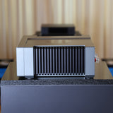 T+A A 3000 HV Stereo-Endverstärker Silber Gebraucht – rechte Seite