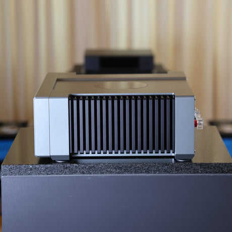 T+A A 3000 HV Stereo-Endverstärker Silber Gebraucht – rechte Seite