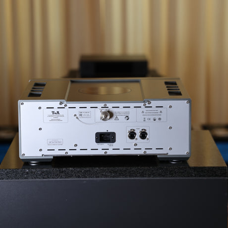 T+A A 3000 HV Endverstärker + PS 3000 HV Netzteil im Set – PS 3000 HV Rückseite mit Anschlüssen