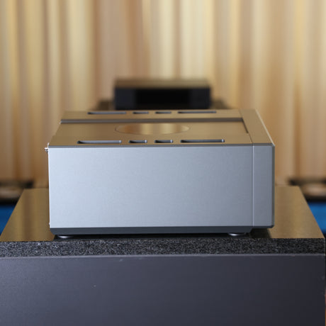 T+A PS 3000 HV Leistungsnetzteil Silber Vorführware – linke Seite