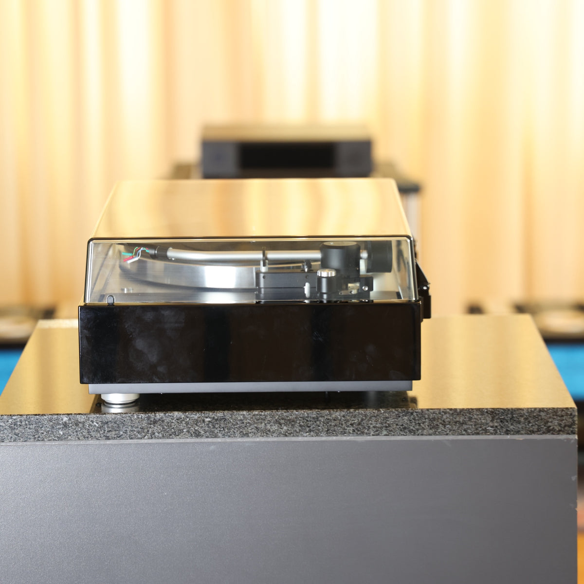 Thorens TD 1601 mit TP 160 Tonarm Plattenspieler Gebraucht – rechte Seite mit Tonarm