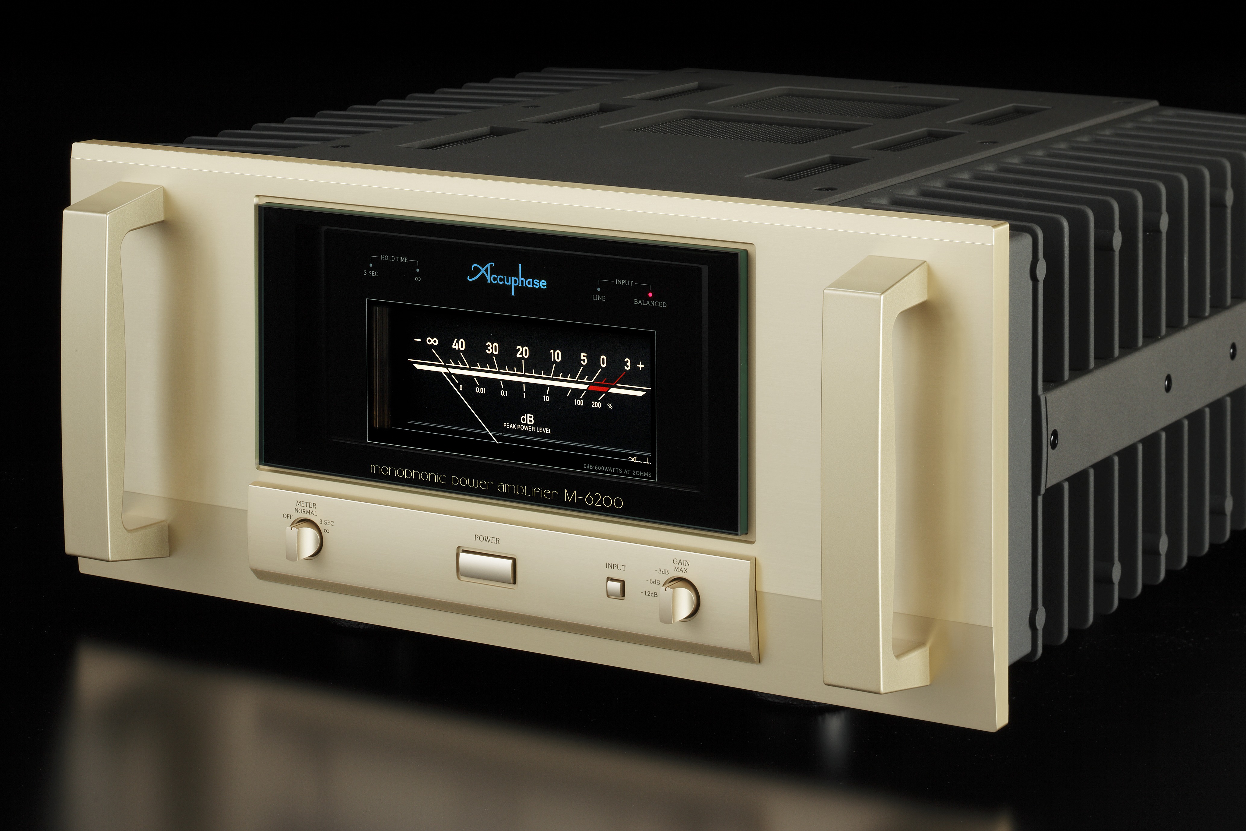 Accuphase M-6200 Endstufe Diagonal