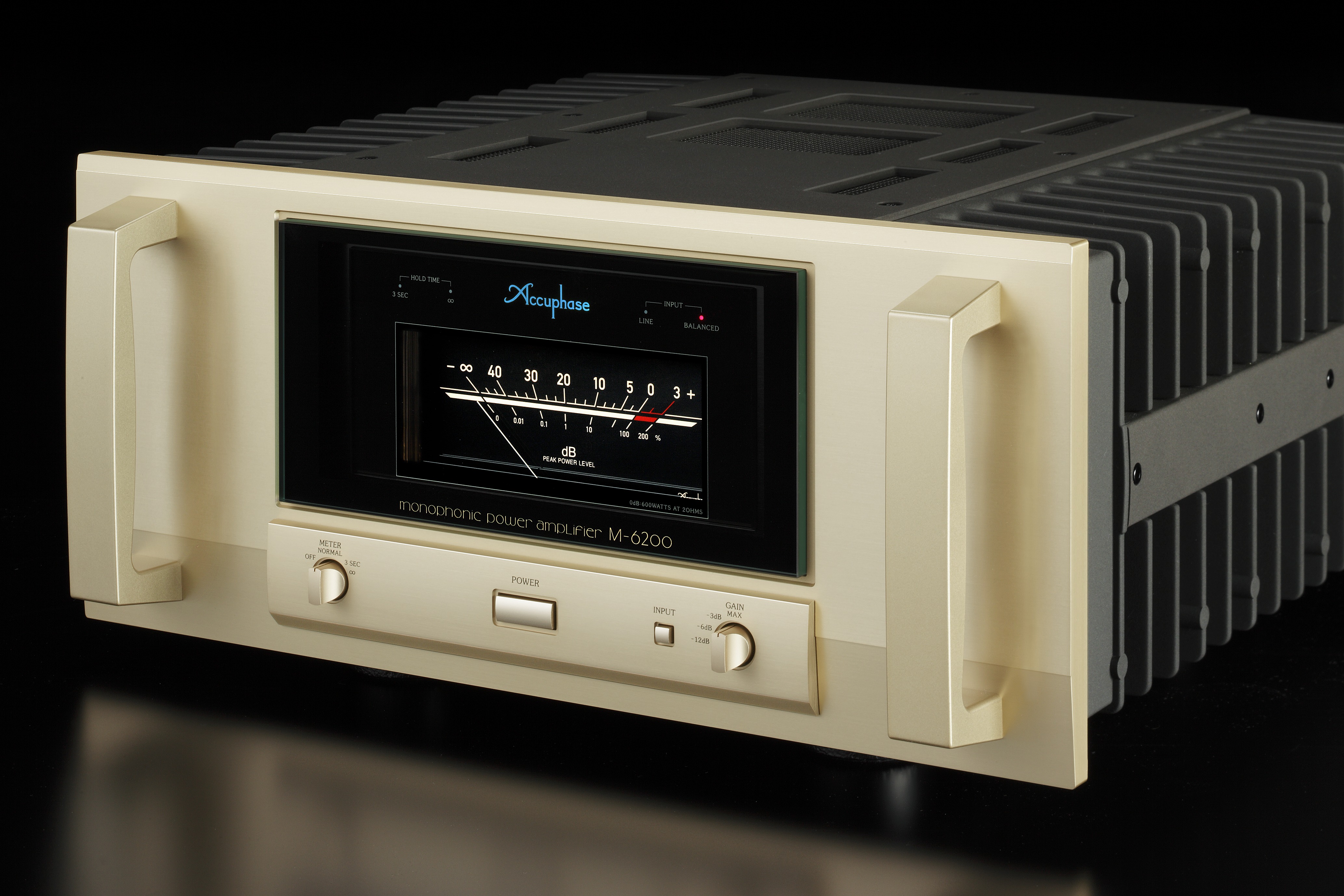 Accuphase M-6200 Endstufe Diagonal Accuphase M-6200 Endstufe Diagonal