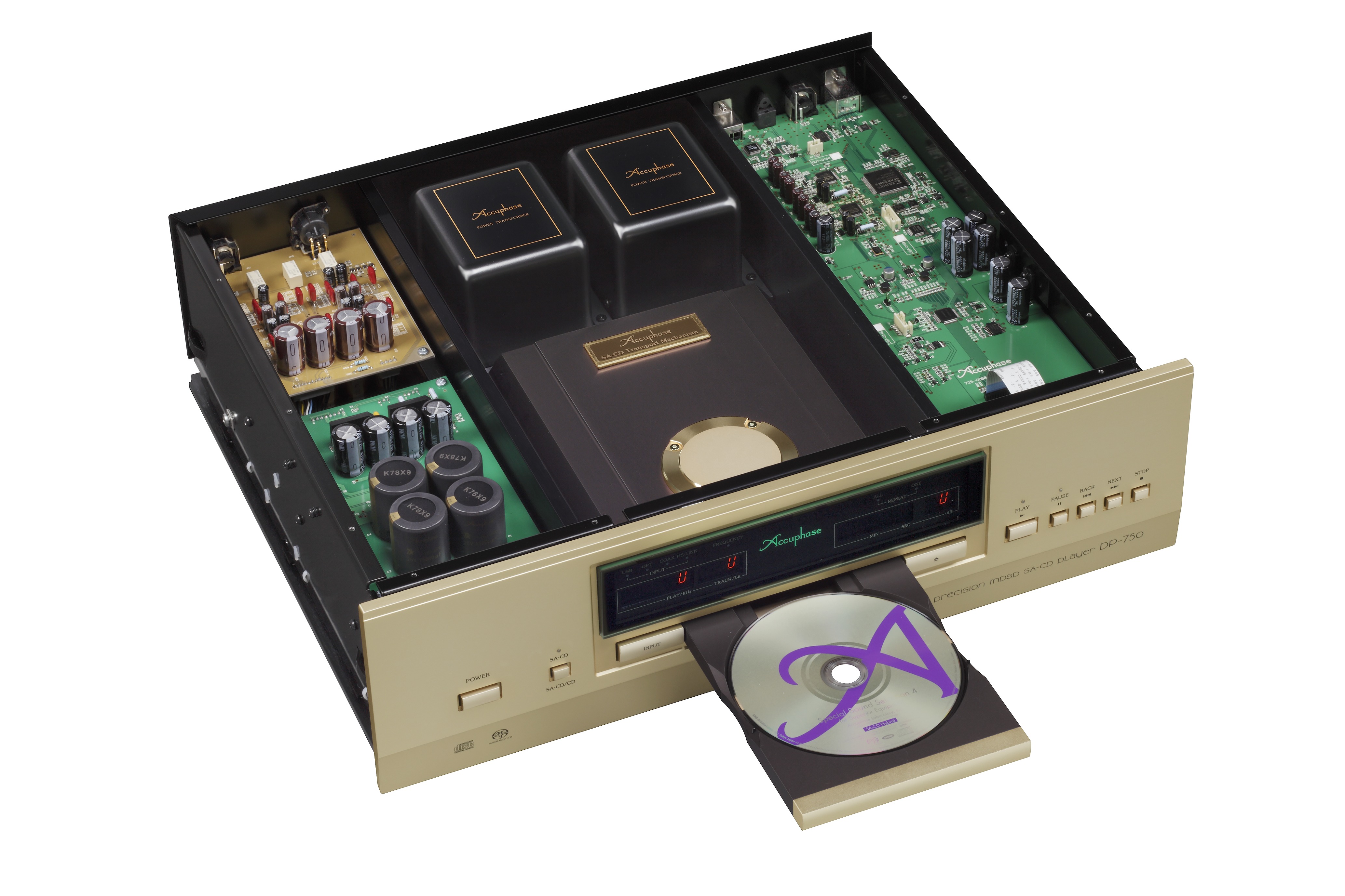 Accuphase DP-750 SACD/CD-Spieler mit geöffnetem Gehäuse und geöffnetem CD-Fach