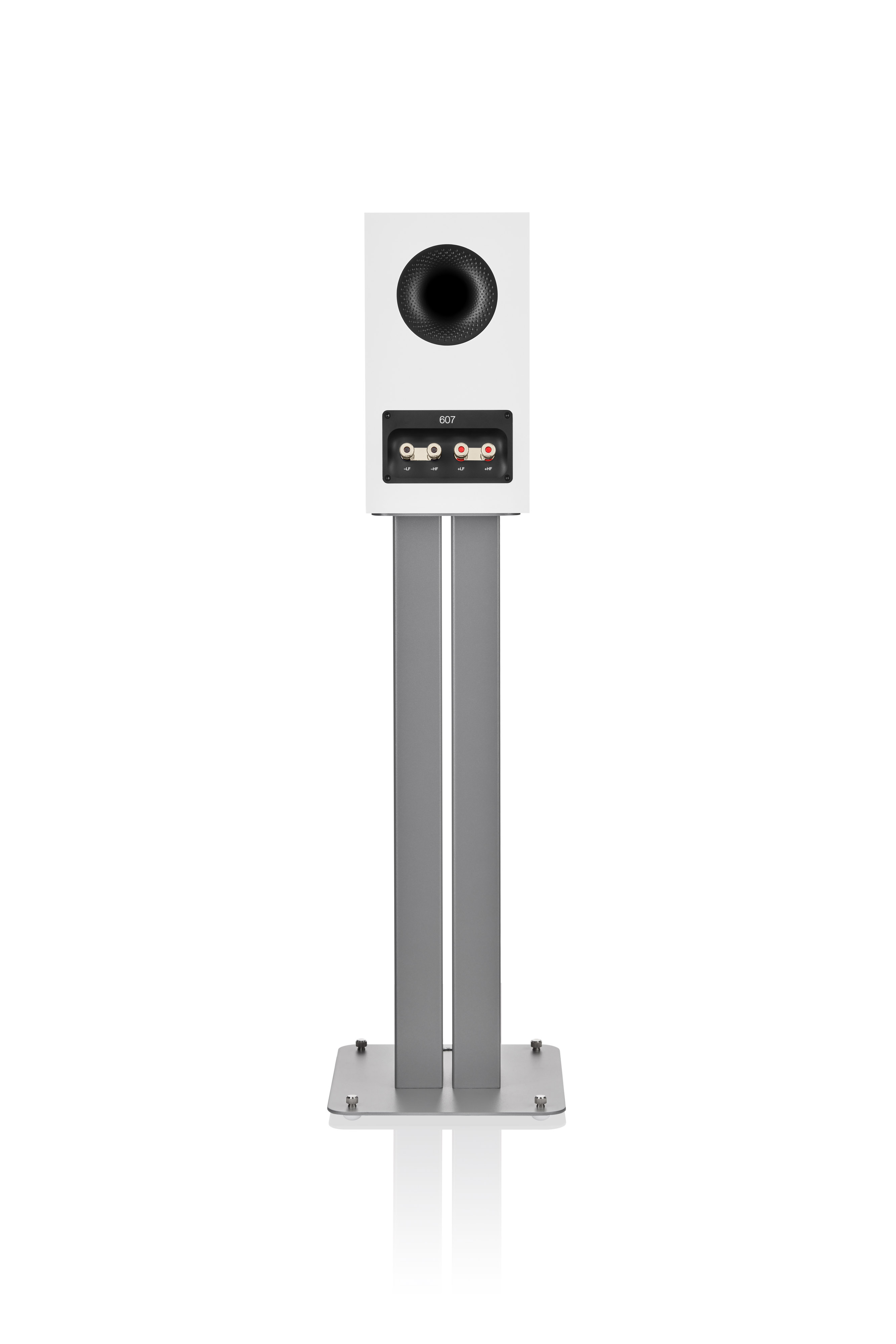 Bowers & Wilkins 607 S3 Weiß Lautsprecher Rückseite auf Standfuß FS-600 S3 Silber