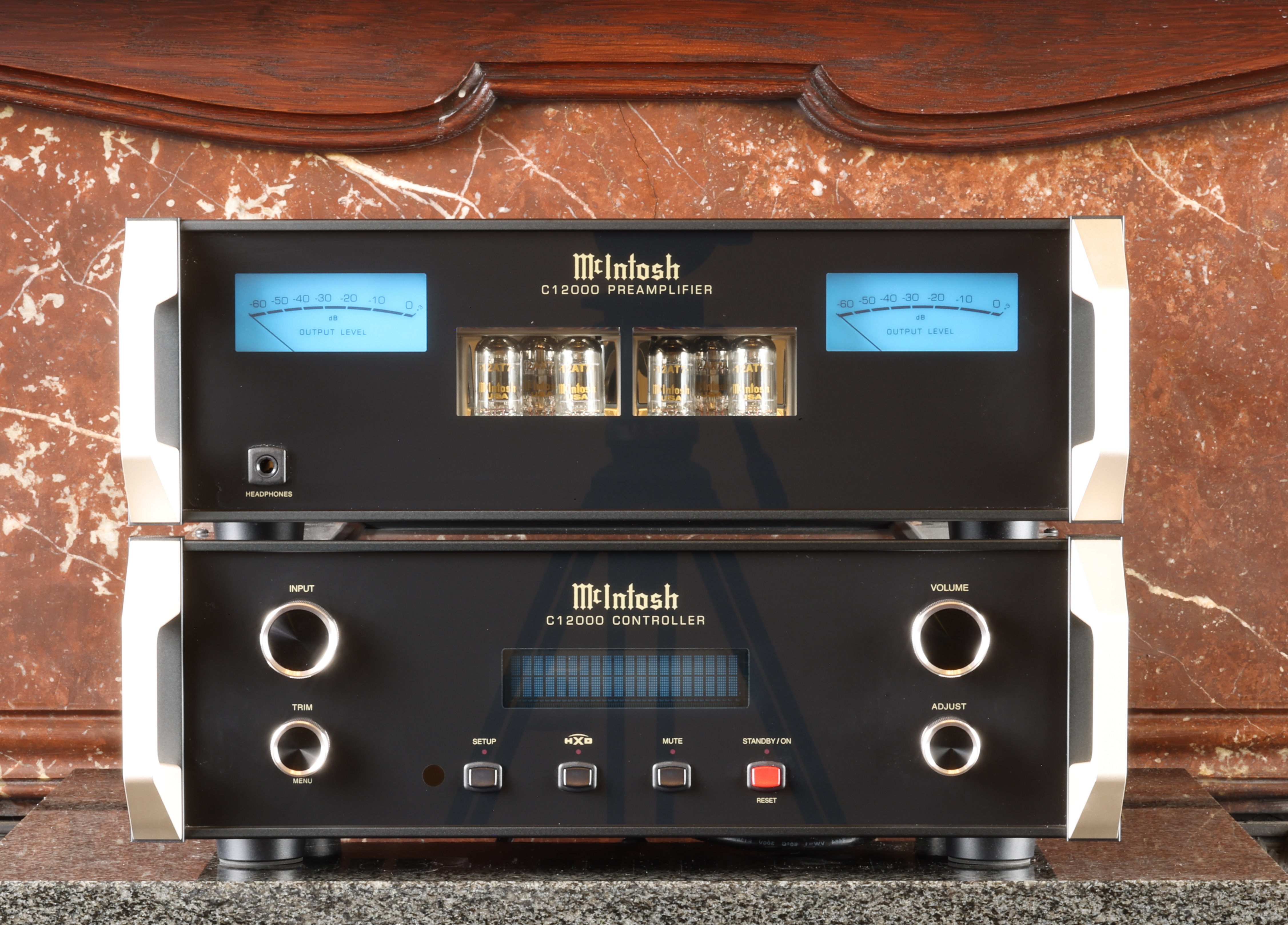 McIntosh C12000 Referenz Röhrenvorverstärker (Zweiteilig C12000 C & C12000 ST) (Vorführware)