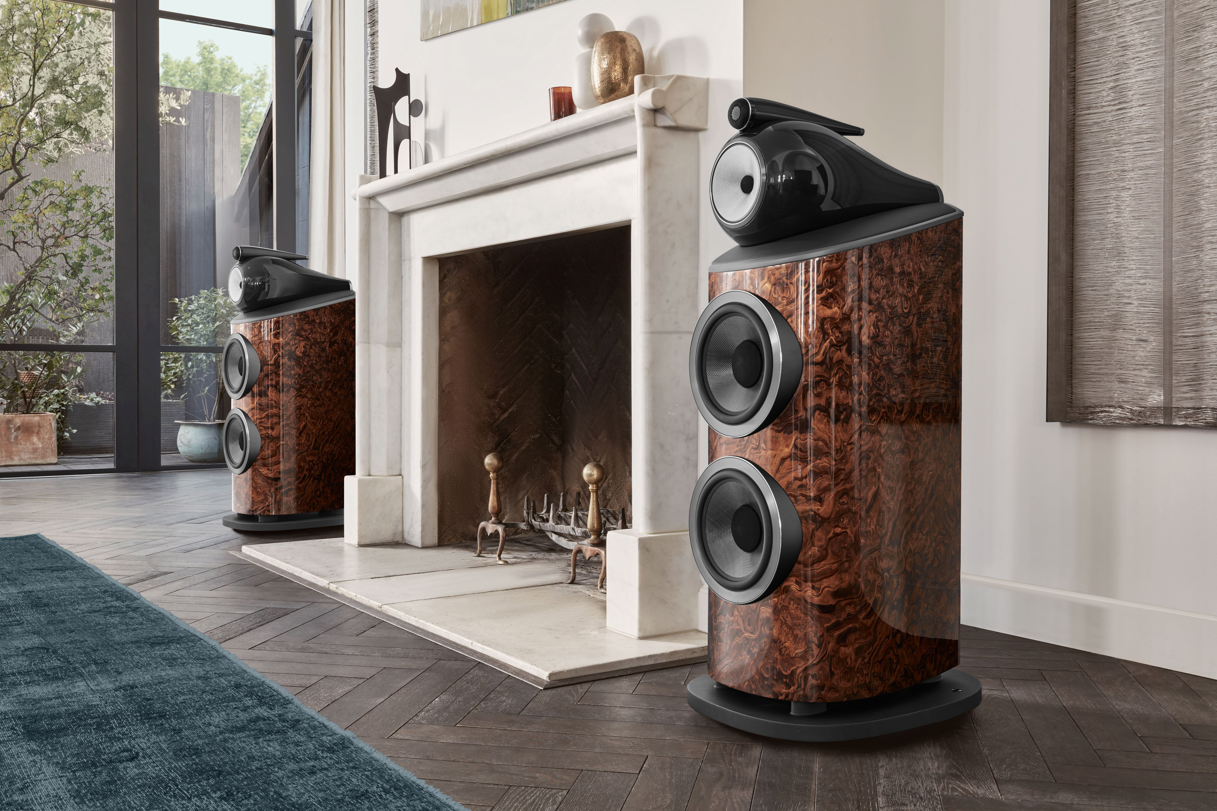 Bowers & Wilkins 801 D4 Signature  California Burl Gloss Lautsprecher in einem Wohnzimmer