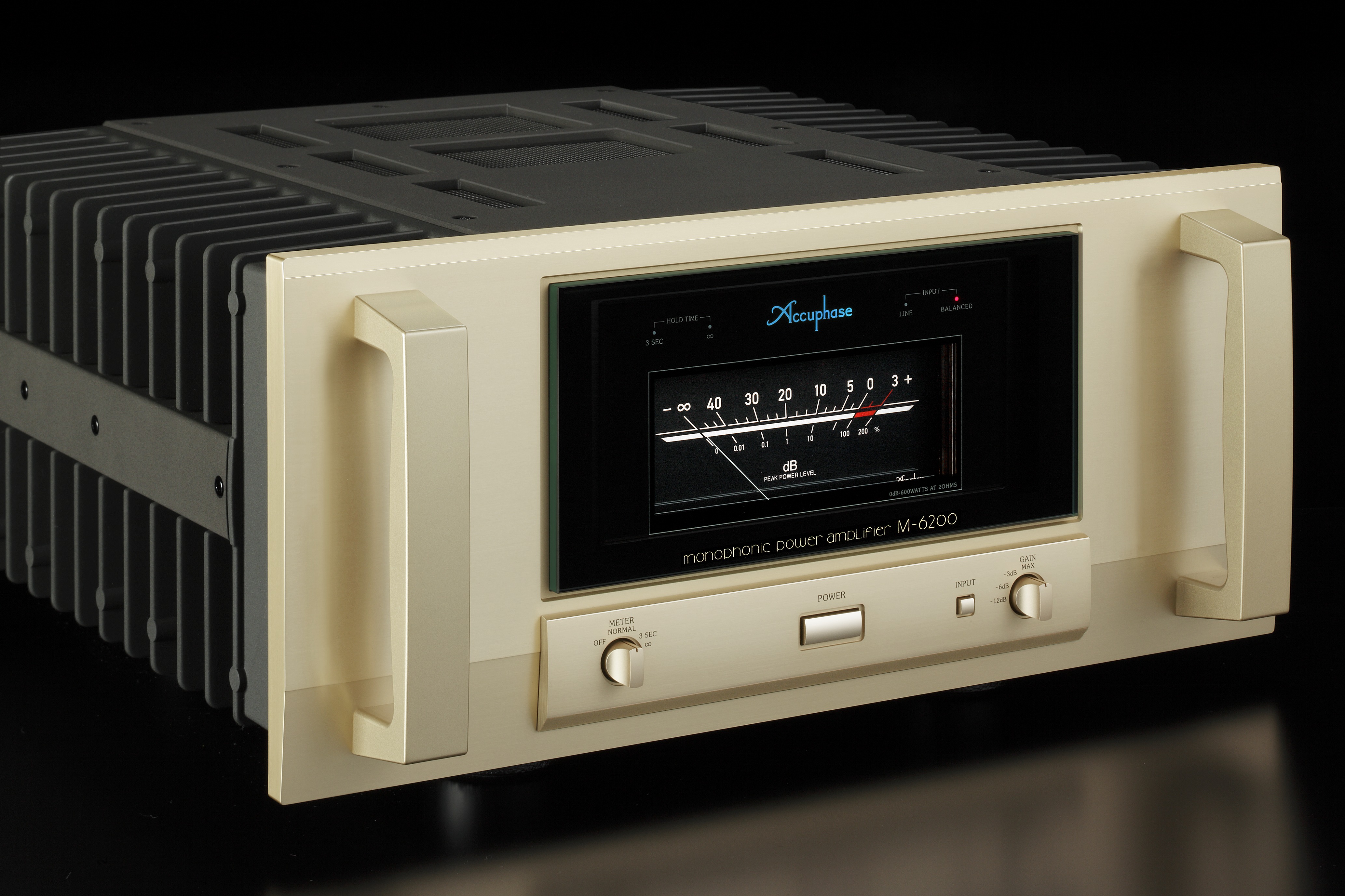 Accuphase M-6200 Endstufe Diagonal