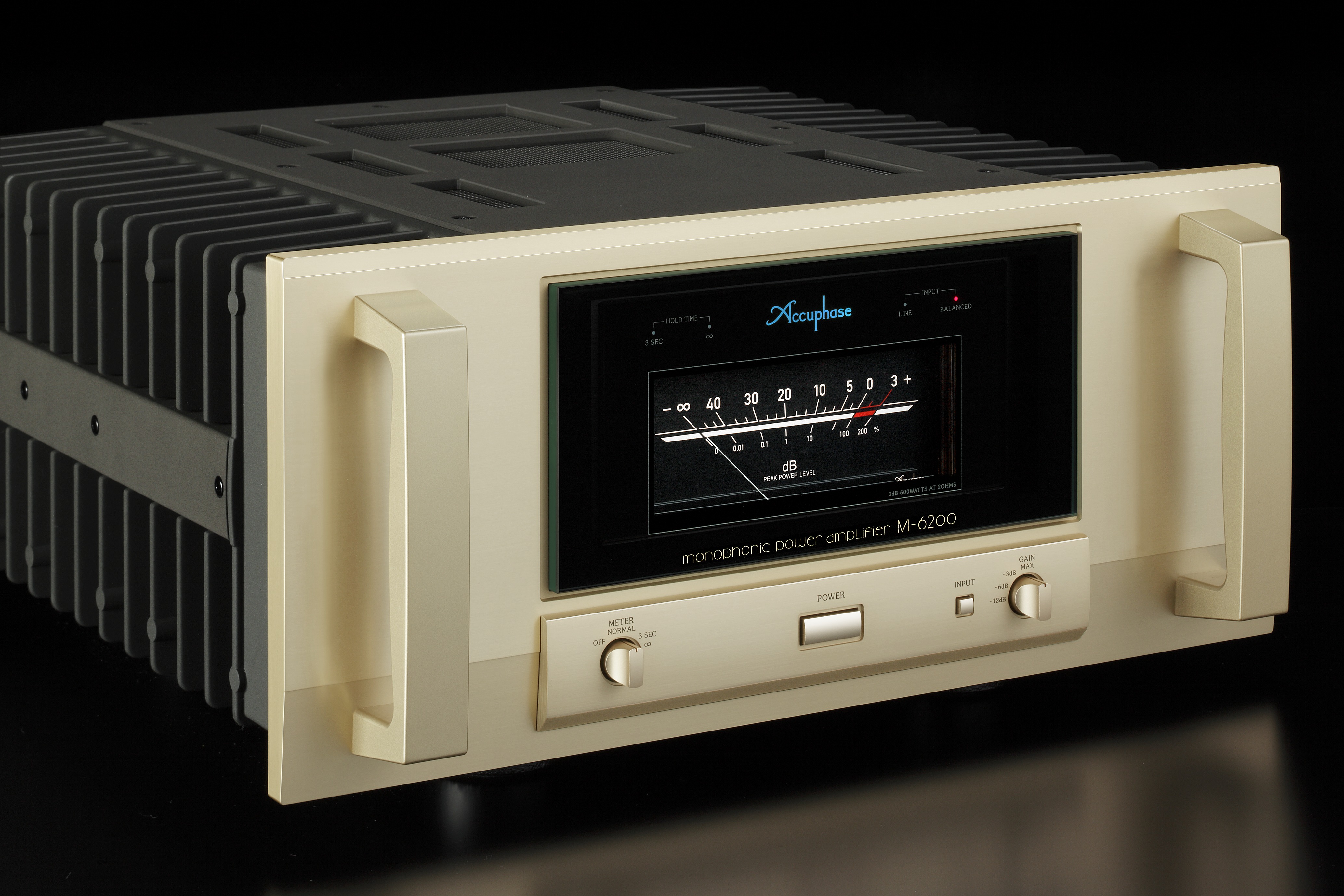 Accuphase M-6200 Endstufe Diagonal Accuphase M-6200 Endstufe Diagonal