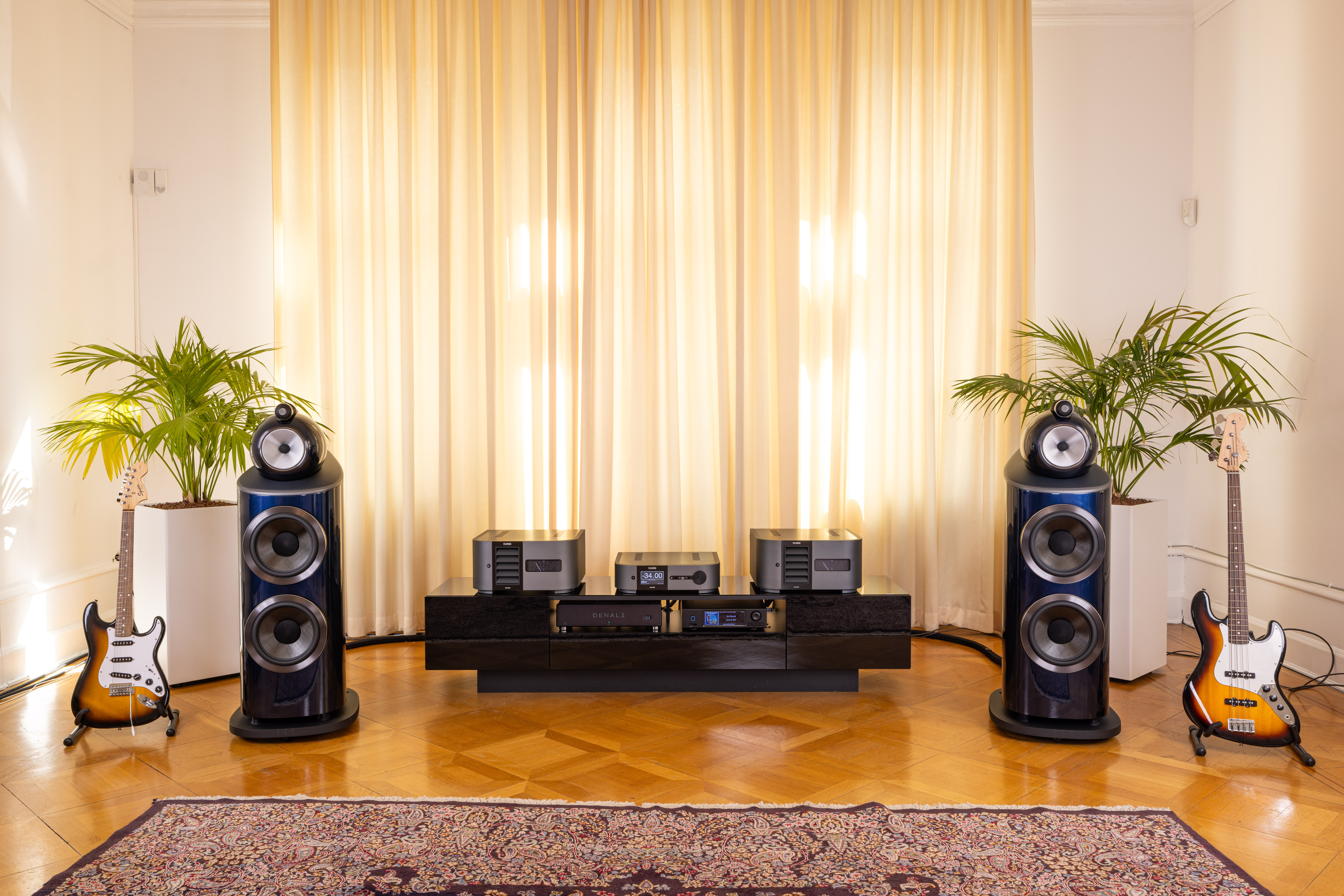 Bowers & Wilkins 801 D4 Signature Midnight Blue Metallic Anlage mit Classé Verstärkern