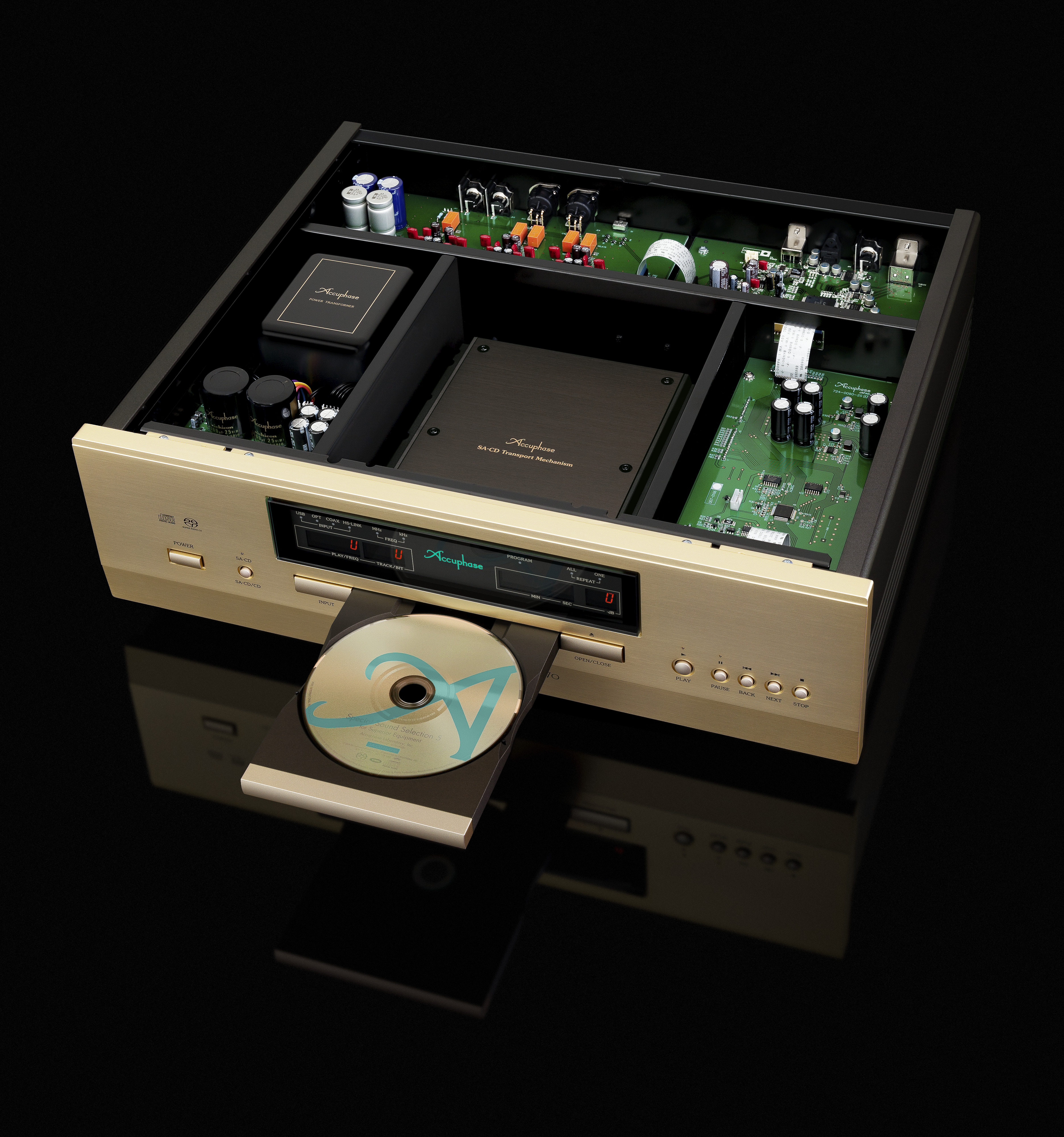 Accuphase DP-570 CD/SACD-Spieler mit geöffnetem Gehäuse und geöffnetem Laufwerkfach