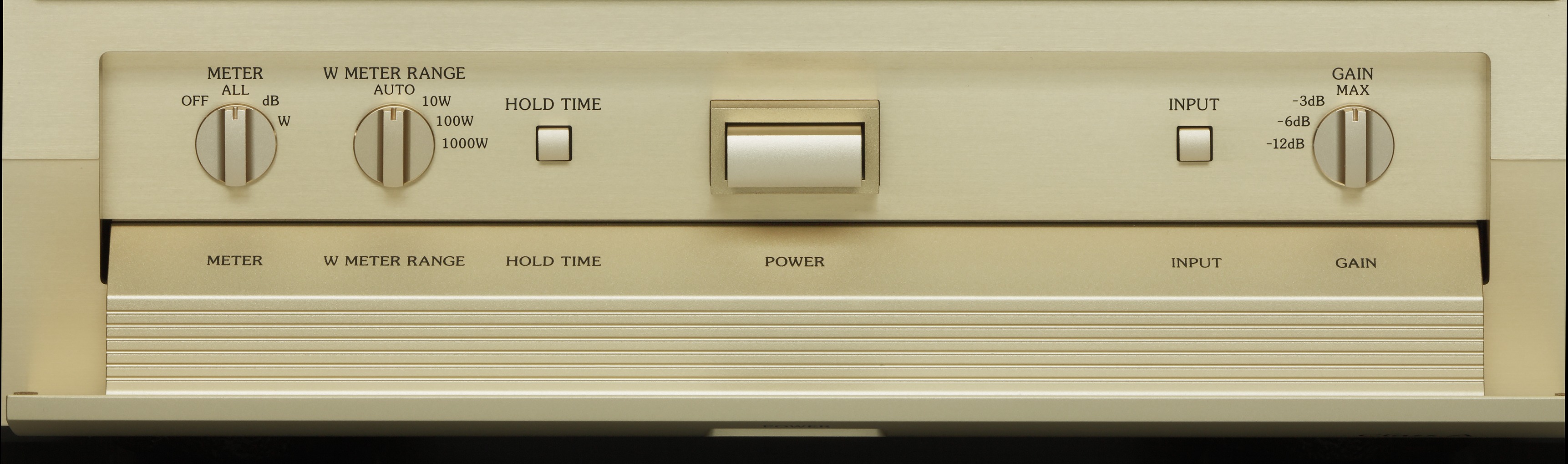 Accuphase A-75 Endstufe geöffnetes Bedienfeld Accuphase A-75 Endstufe geöffnetes Bedienfeld