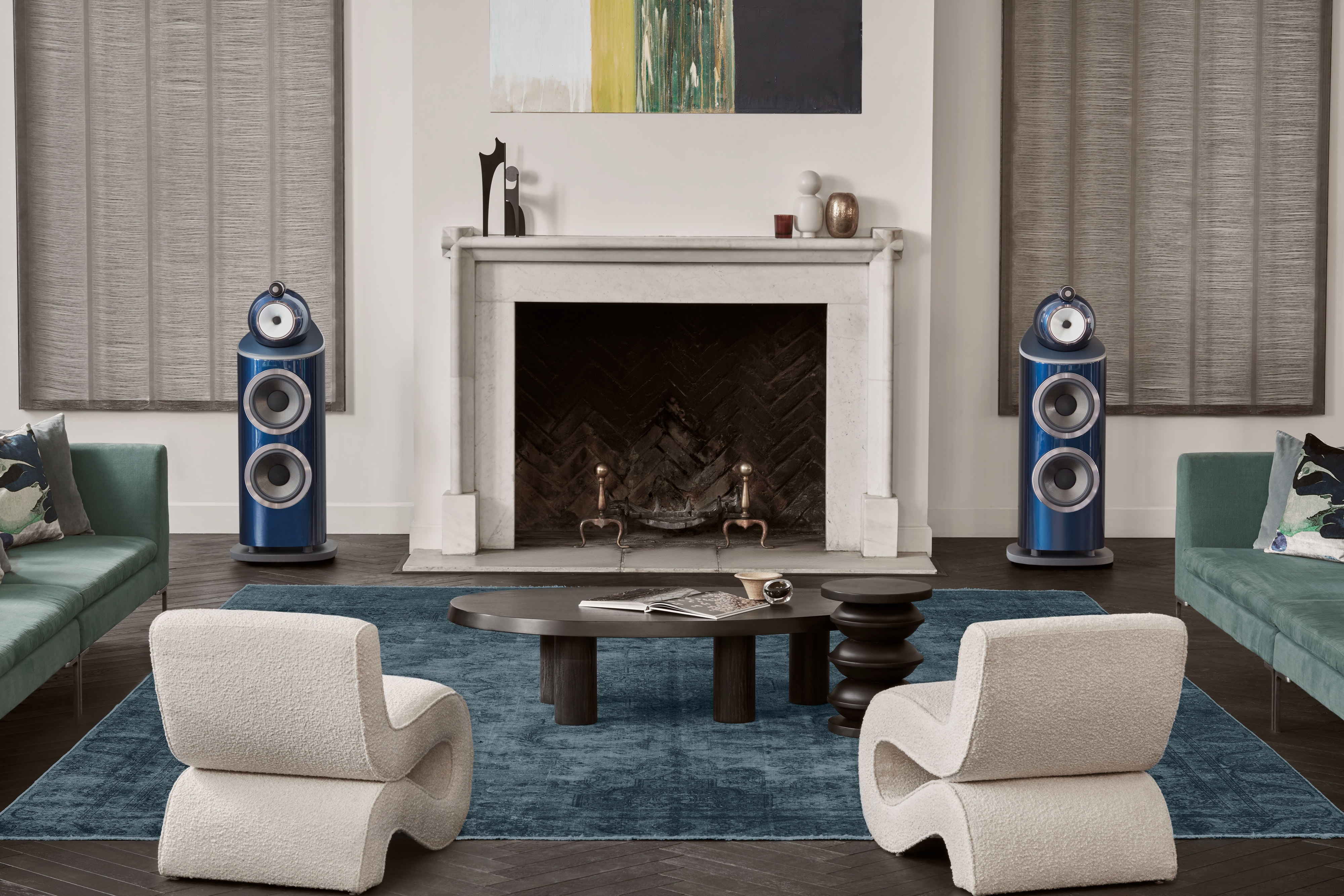 Bowers & Wilkins 801 D4 Signature  Midnight Blue Metallic Lautsprecher in einem Wohnzimmer